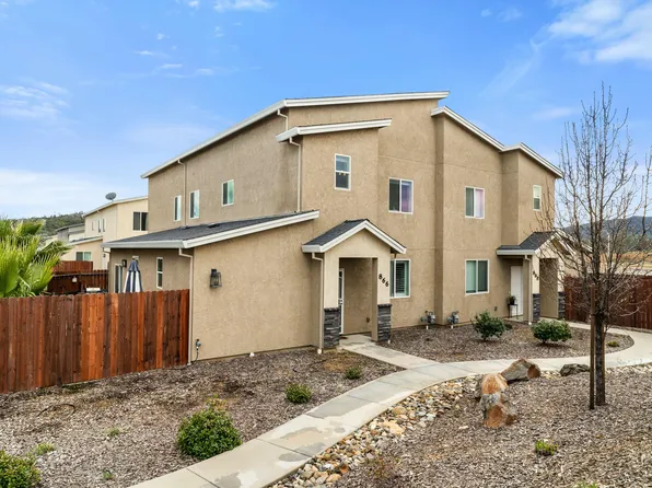 866 Congaree Ln, Redding, CA 96001