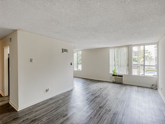 2nd image of 526 S Ardmore Ave APT 104