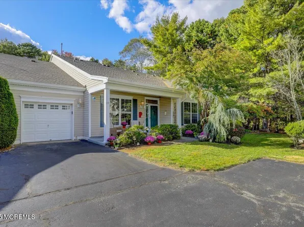 137 Greenlawns Drive, Lakewood, NJ 08701