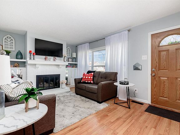 4th image of 5222 Parker Ave