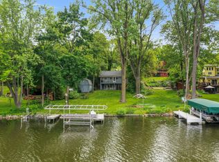 S108W34713 Jacks Bay Rd, Mukwonago, WI 53149