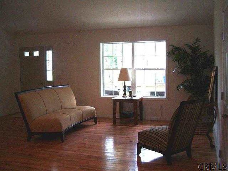 5th image of 26 CHARLTON Street