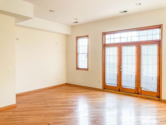 5th image of 2537 N Southport Ave #3