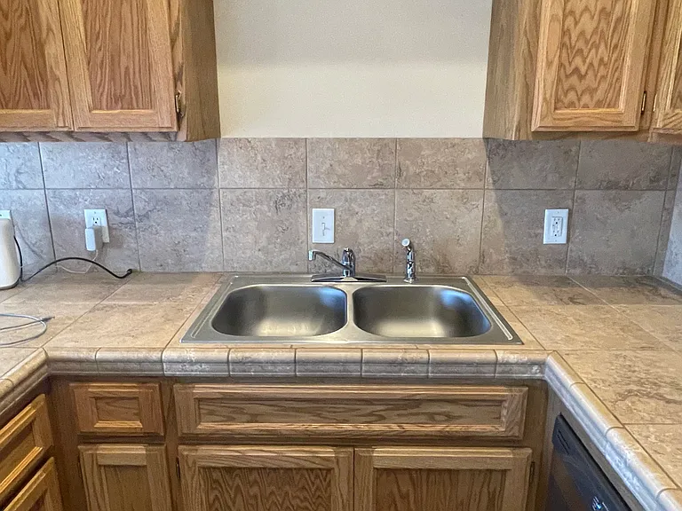 819 W Lake Ave — Photo 4