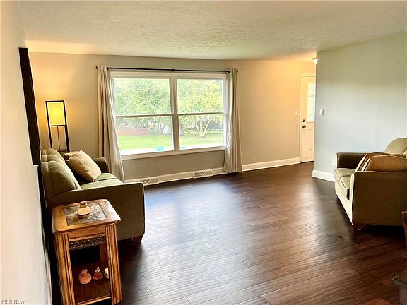 3rd image of 1380 Waldo Way
