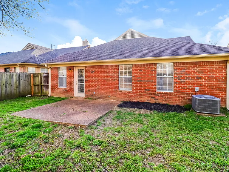 2268 Lake Hill Ct — Photo 16