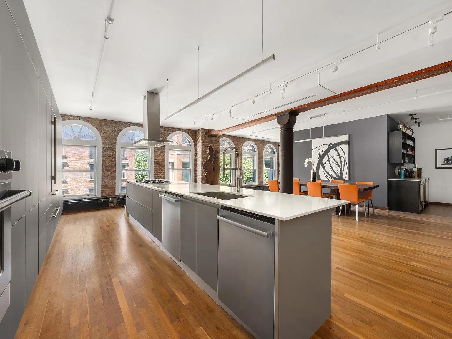 307 West Broadway — Photo 4