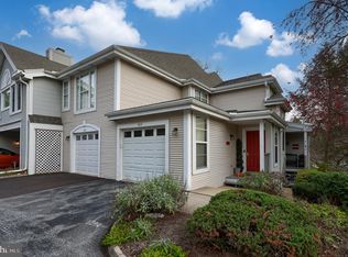 808 Country Place Dr, Lancaster, PA 17601