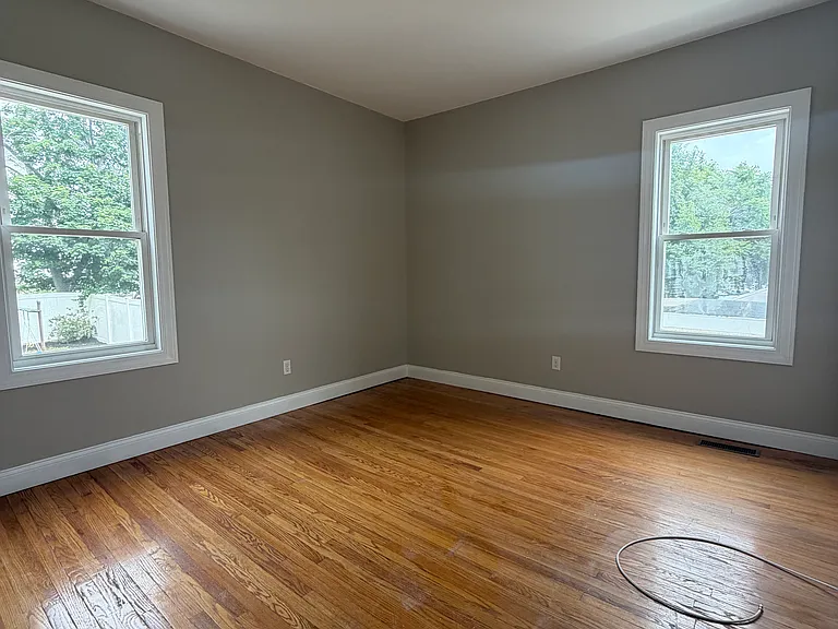 112 Niagara St #1 — Photo 6