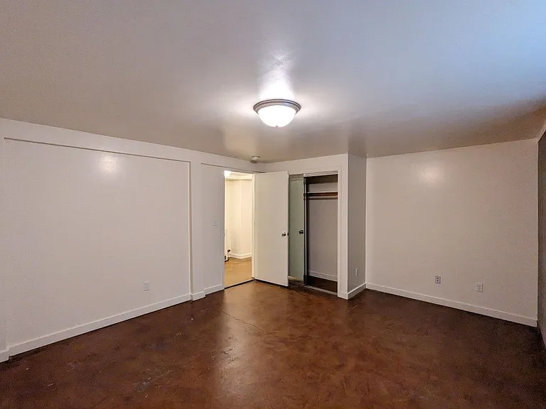 Hillegass Court Apartments — Photo 34