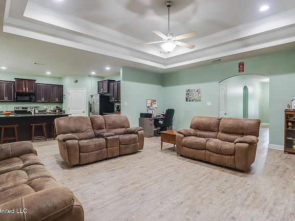 5th image of 15836 Walker Farm Ln