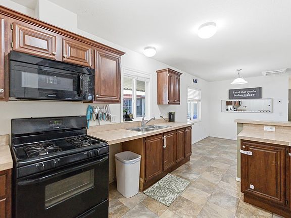 4th image of 4973 Eleven Oaks Ln #16