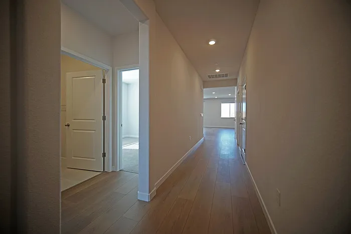 3 bed, 2.0 bath, 1502 sqft, $2,995 — Photo 3