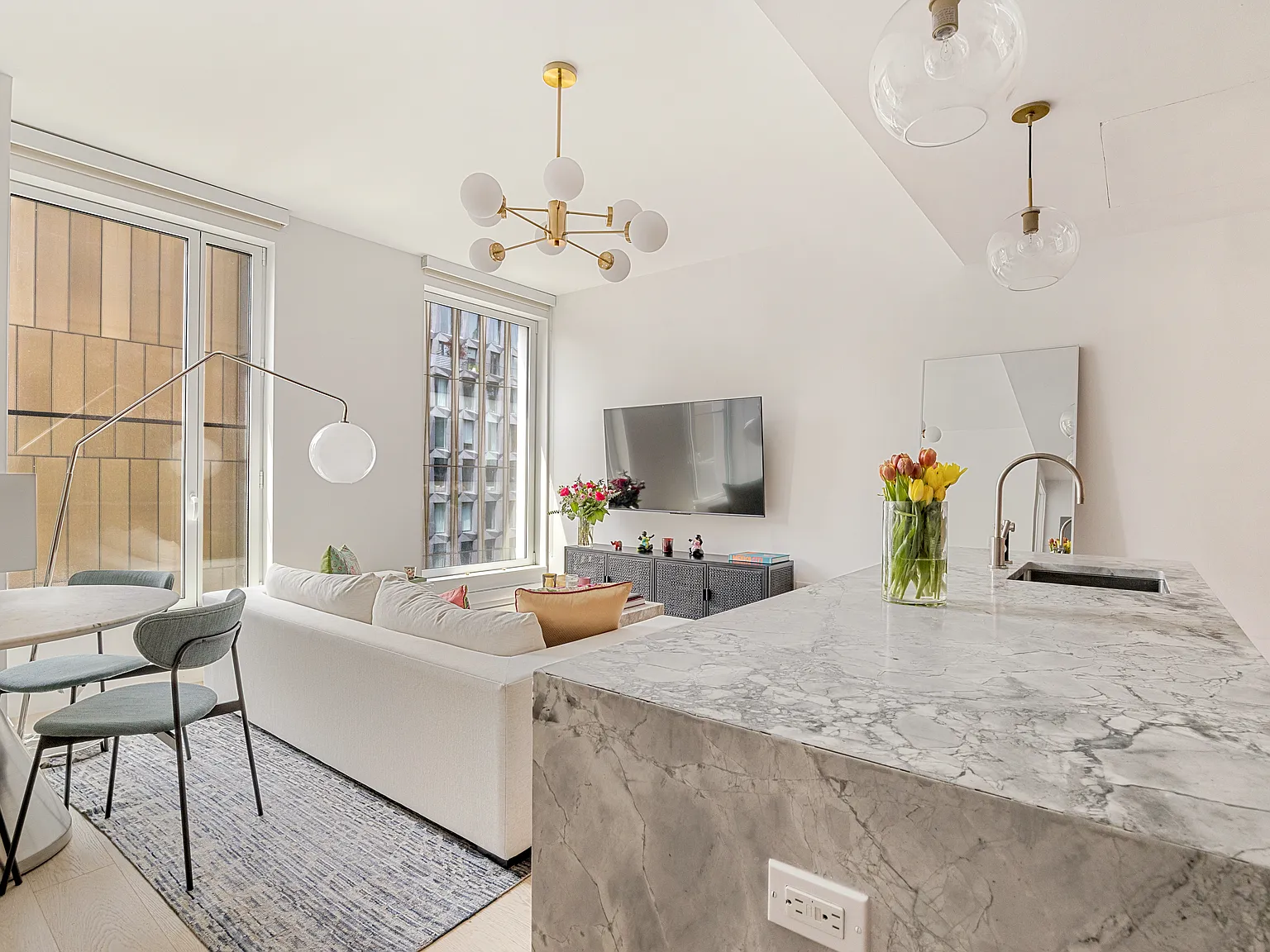 215 West 28th Street — Photo 2