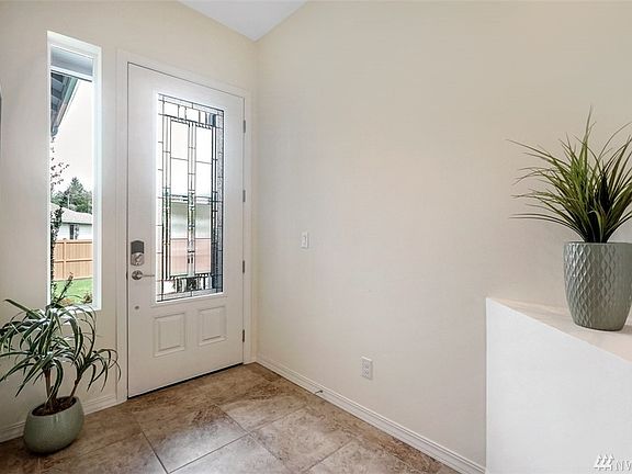 4th image of 8415 Vashon Dr NE