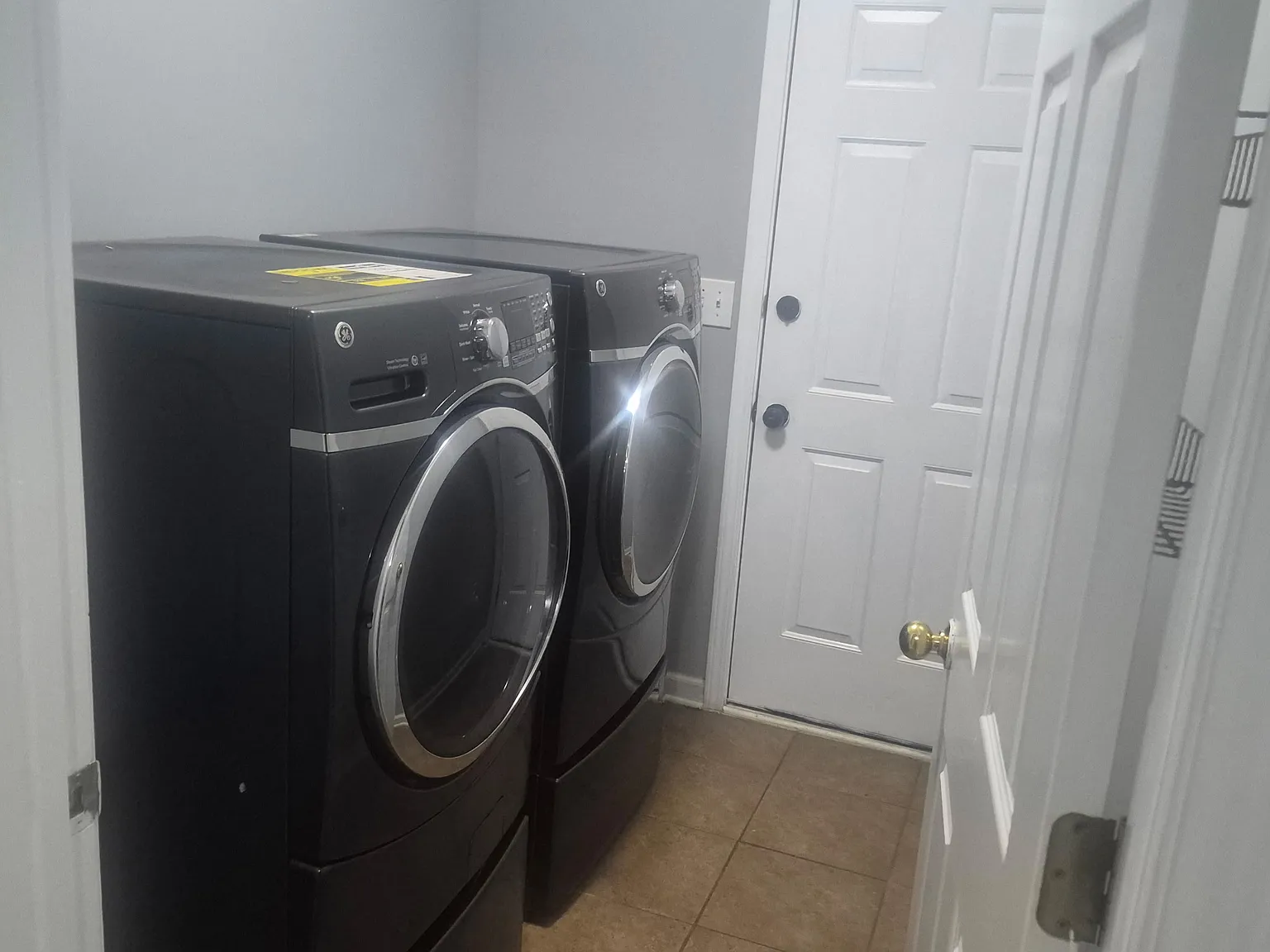 4 bed, 2093 sqft, $2,100 — Photo 3