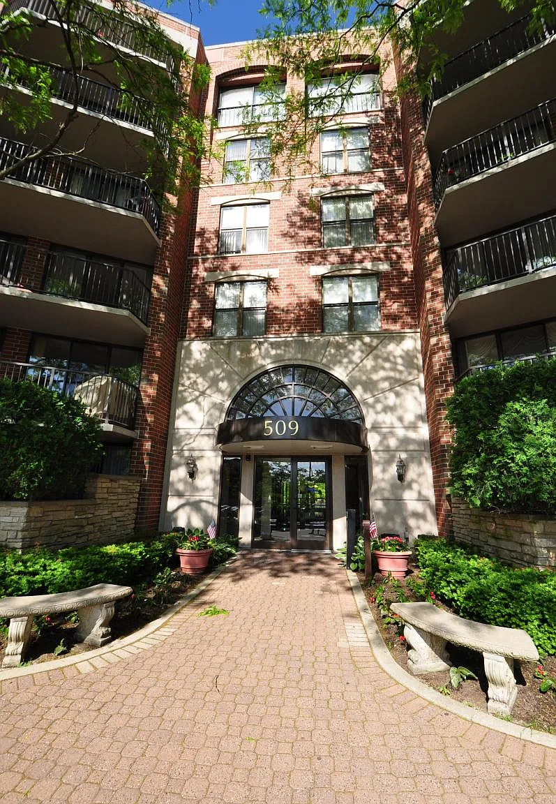 2 bed, 993 sqft, $2,200 — Photo 2