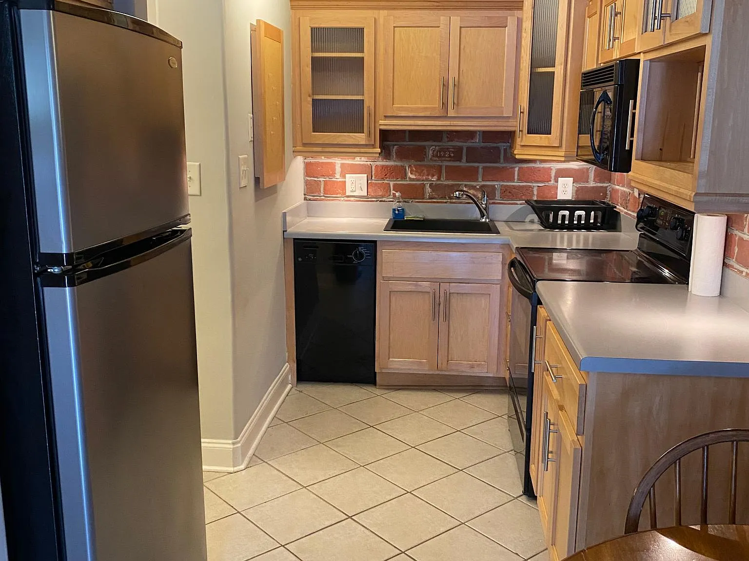 Studio, 450 sqft, $985 — Photo 2