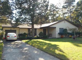 13 Bayberry Ln, Absecon, NJ 08201