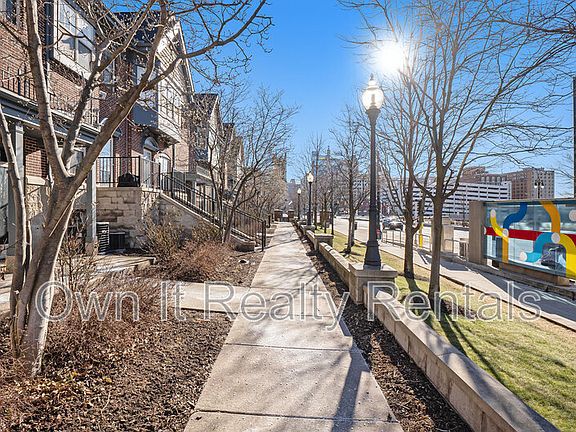 4th image of 2522 Woodward Ave