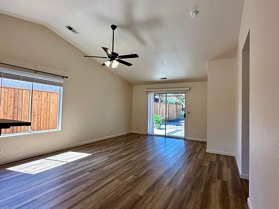 5th image of 413 Longhorn Dr