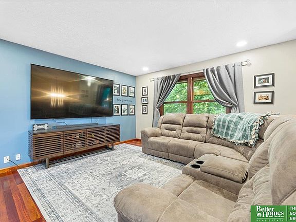 4th image of 11225 Erskine St