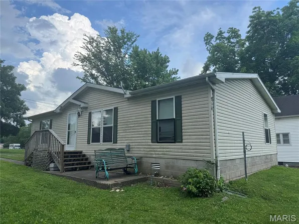 916 2nd St E, Scott City, MO 63780