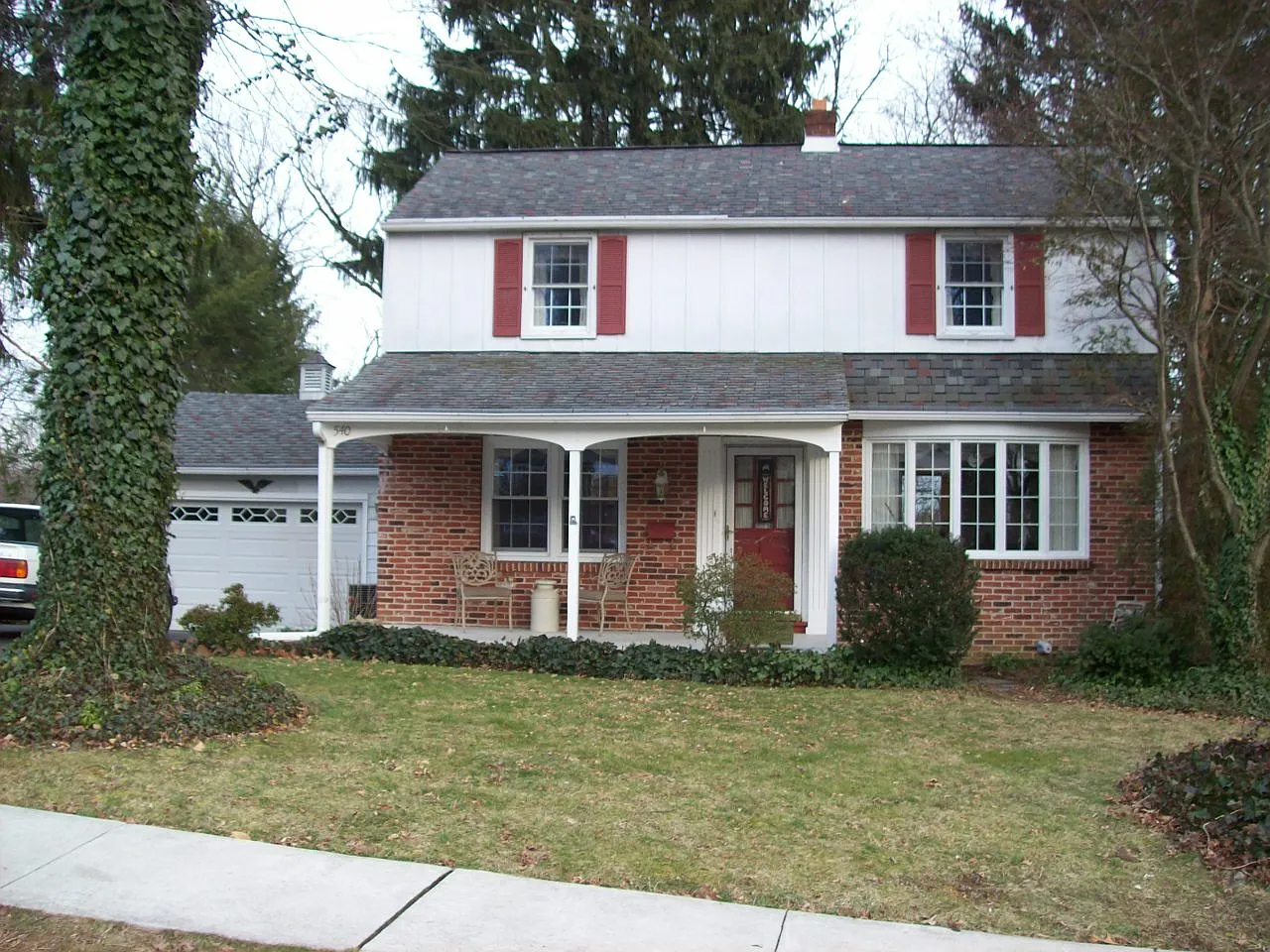 540 School House Ln photo 1