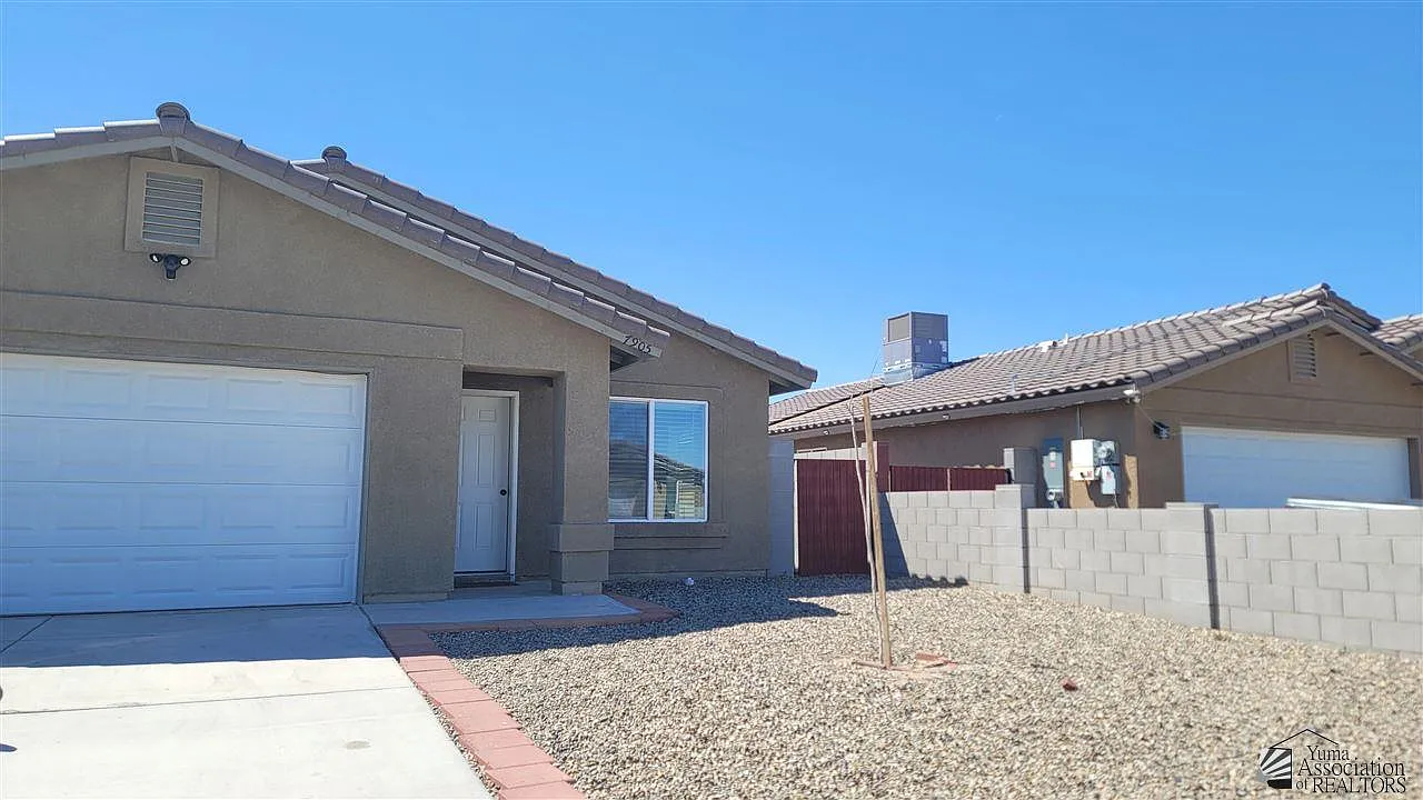 4 bed, 2.0 bath, 1537 sqft, $1,700 — Photo 2