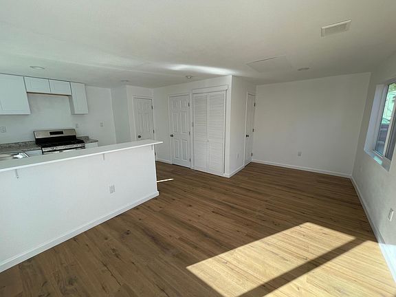 4th image of 655 1/2 Edgar Ave #2
