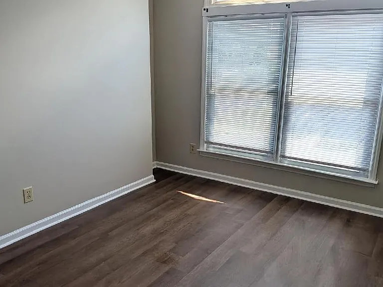 143 W Victoria Ct #F — Photo 6