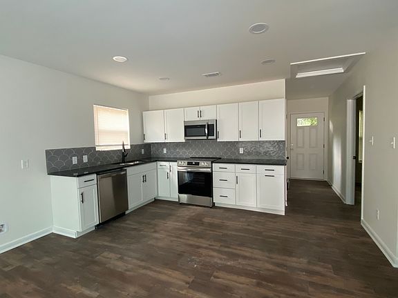 4th image of 301 E 21st St #A