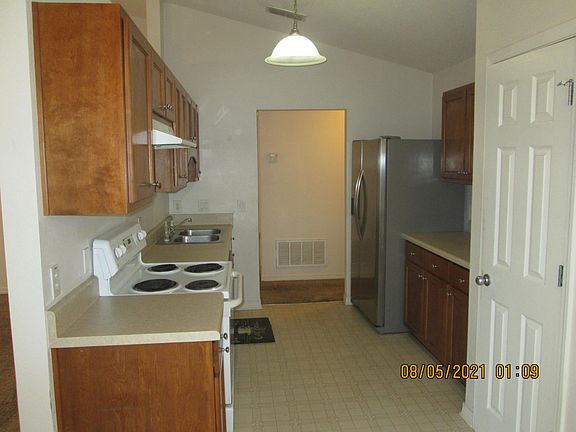 3rd image of 4871 Genevive Ct