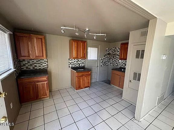 3rd image of 4425 Skyline Ave