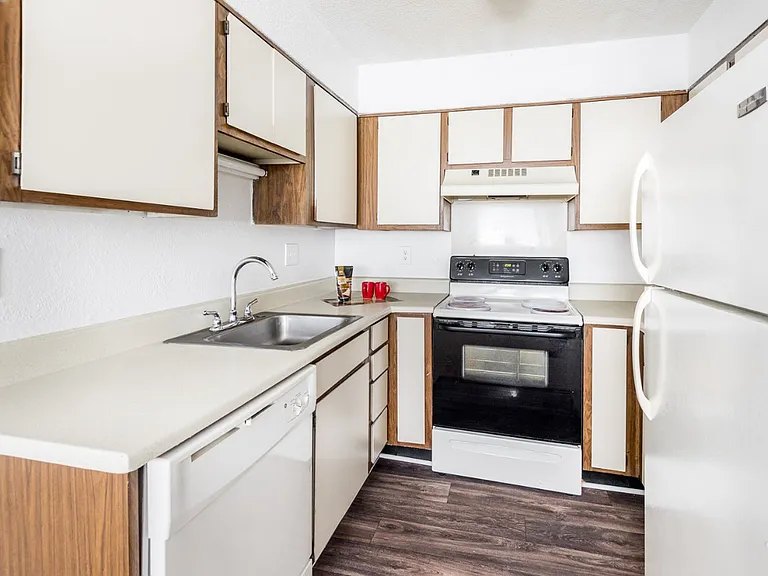 Stonewood Apartments — Photo 5
