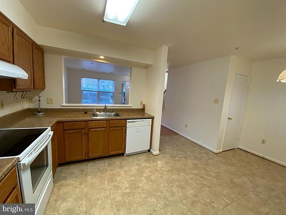 4th image of 18977 Highstream Dr