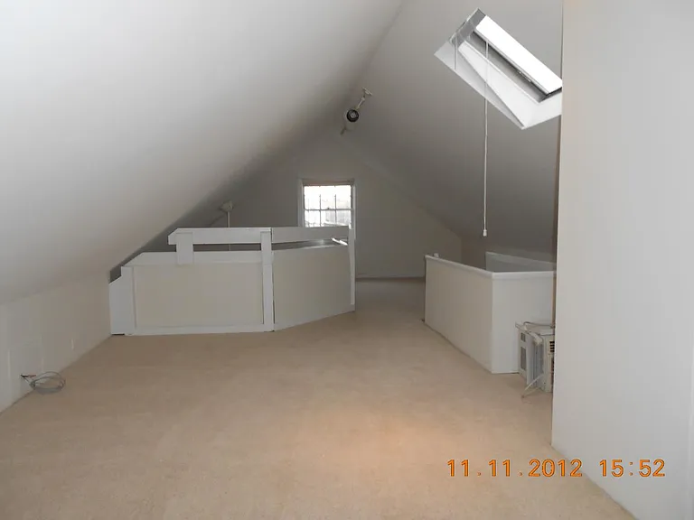 Loft with skylight & walk-in closet.... possible Bedroom or office area