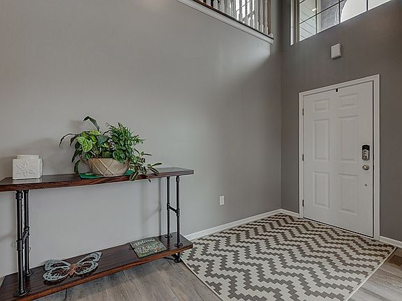 2nd image of 1181 Del Mar Ct