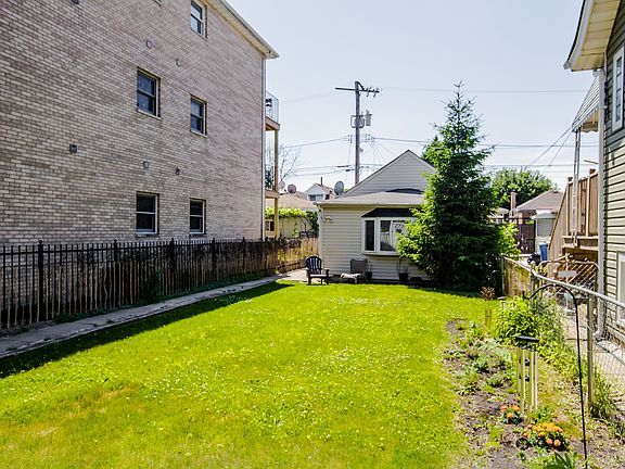 4th image of 3350 N Narragansett Ave