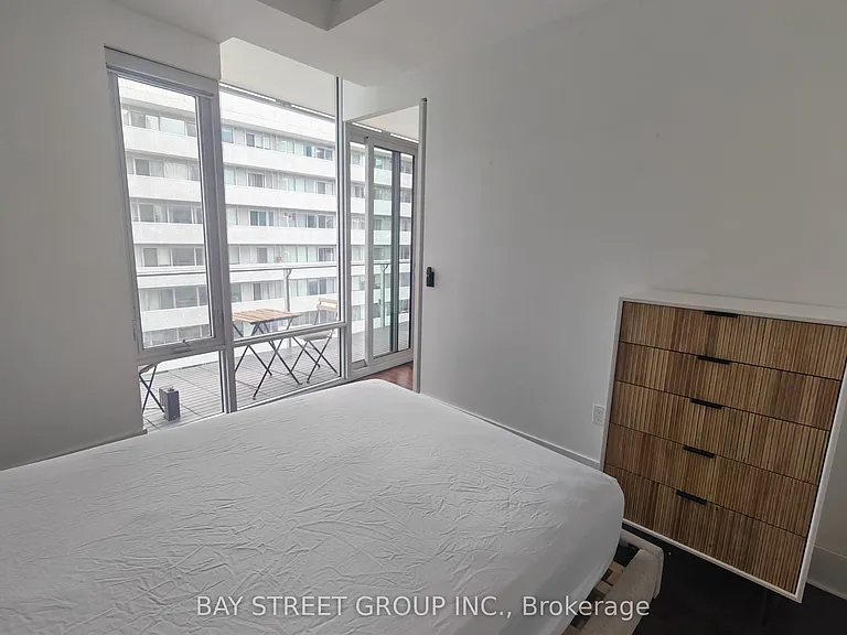 29 Queens Quay E #727 — Photo 11