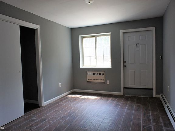 5th image of 1296 Hoe Ave