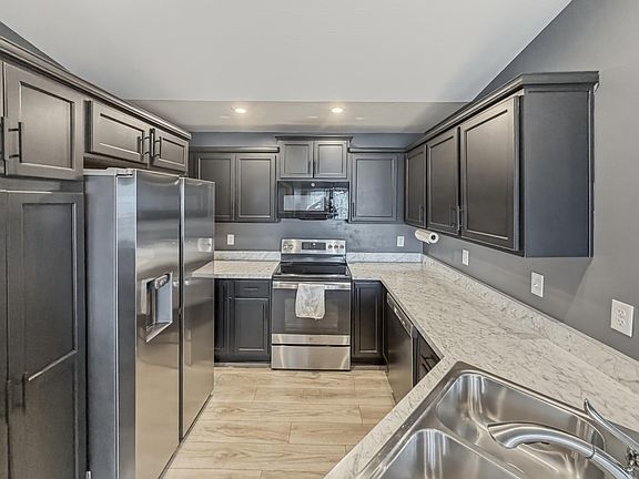 2nd image of 2323 Piazza Rdg