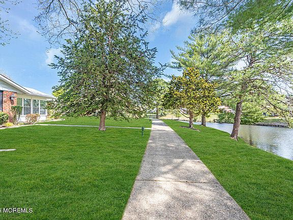 4th image of 1093 B Argyll Circle
