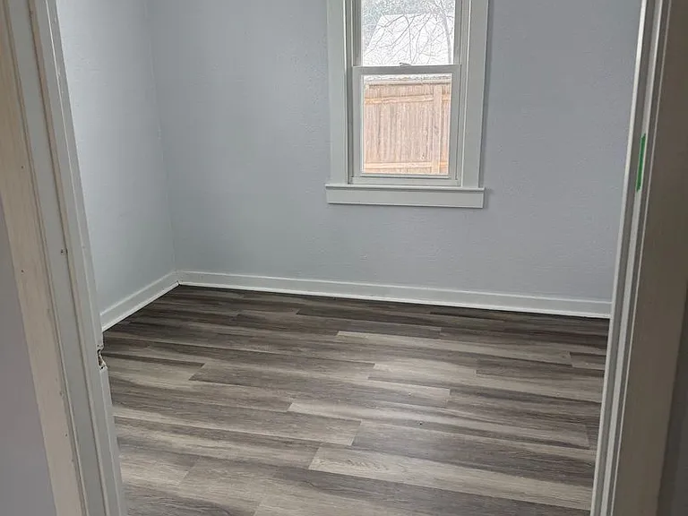 2304 Clark St — Photo 6