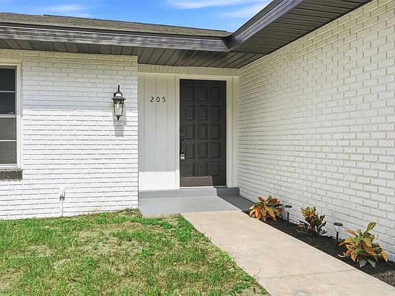 2nd image of 205 WHITMAN ROAD