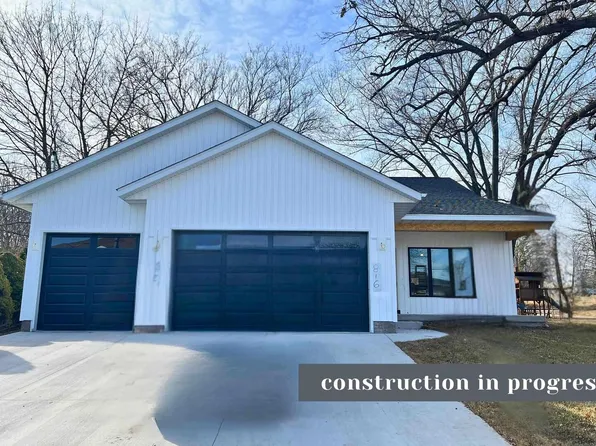 816 S River Dr, Princeton, IA 52768