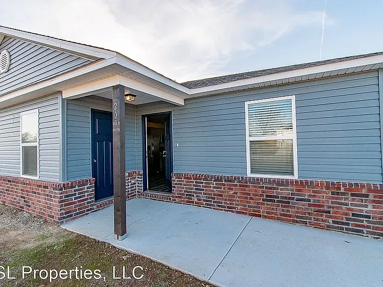 3 bed, 1306 sqft, $1,399 — Photo 3