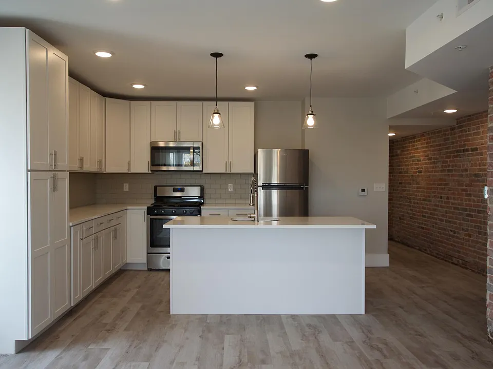 1469 Niagara St #201