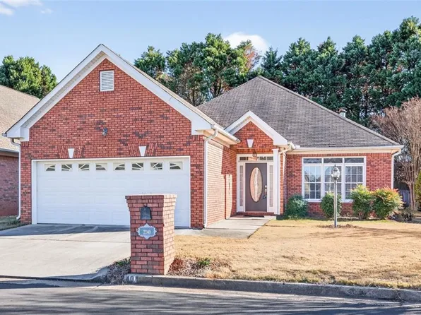 2240 Stockton Walk Ln, Snellville, GA 30078