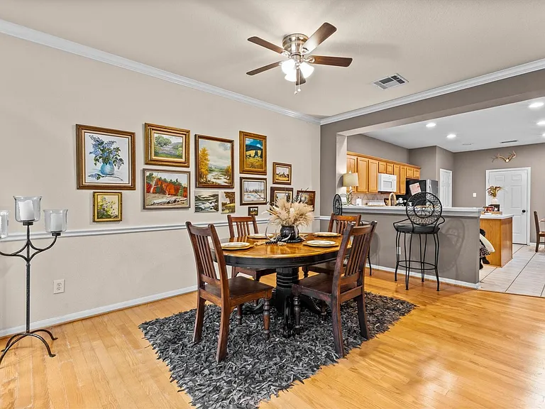 31 Endor Forest Pl — Photo 15